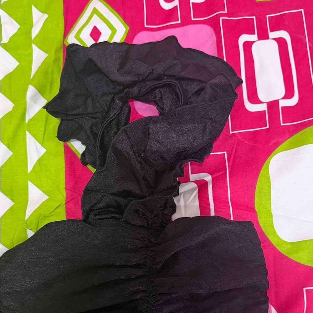 Elegant Black Ruched Bodysuit - Picture 2 of 6